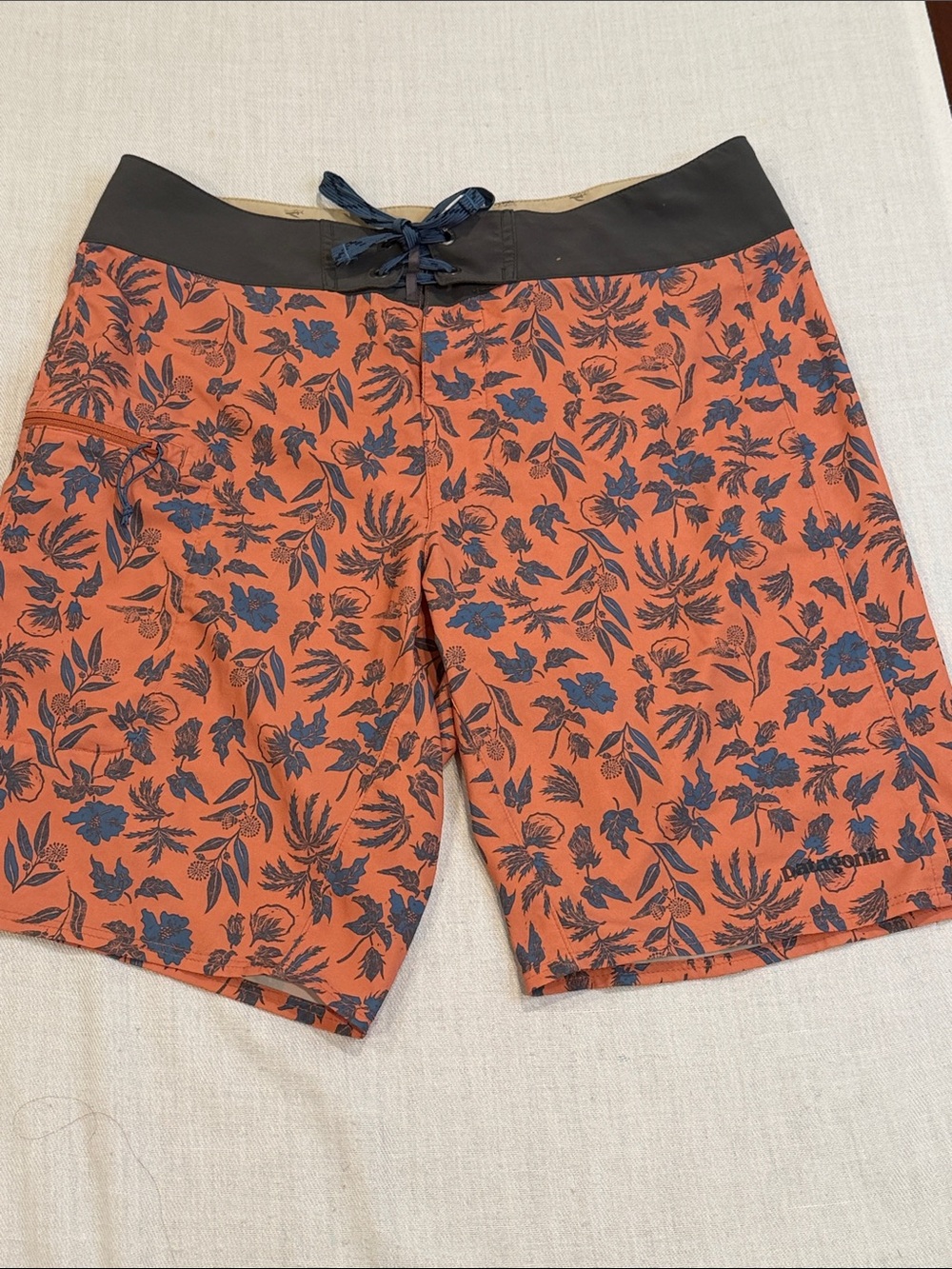 1108100 Men's Patagonia Board shorts SZ 30
